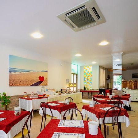 Hotel Clara Rimini Esterno foto