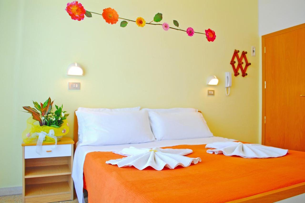 Hotel Clara Rimini Esterno foto