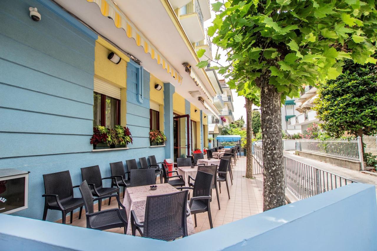 Hotel Clara Rimini Esterno foto