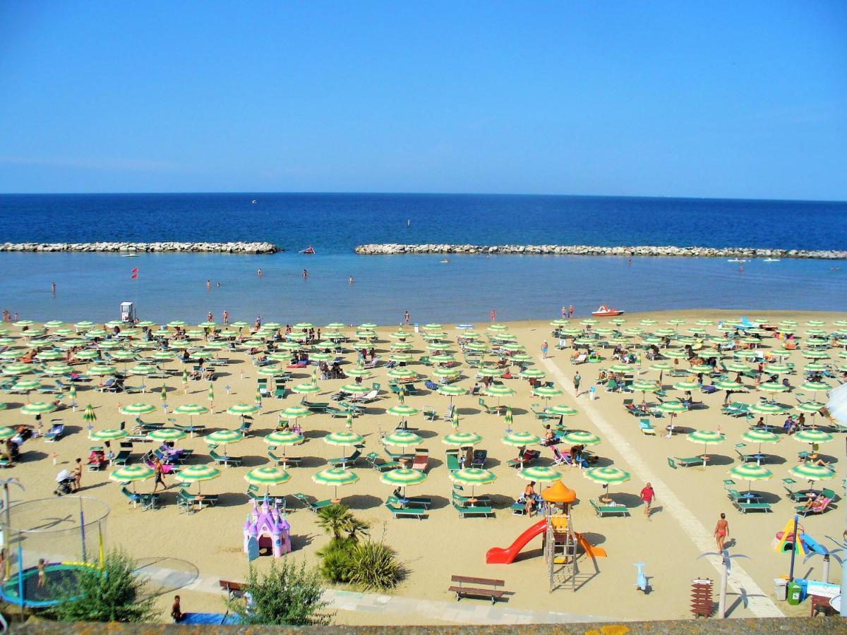 Hotel Clara Rimini Esterno foto