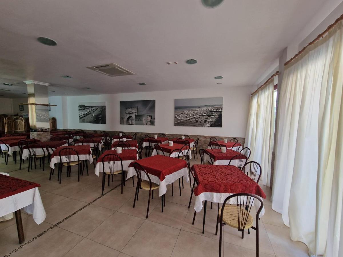 Hotel Clara Rimini Esterno foto