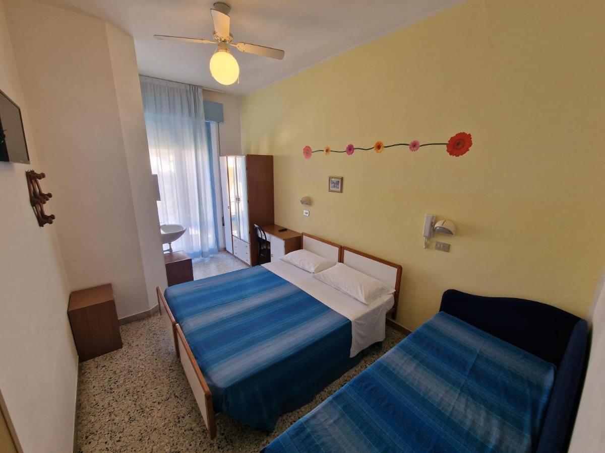 Hotel Clara Rimini Esterno foto