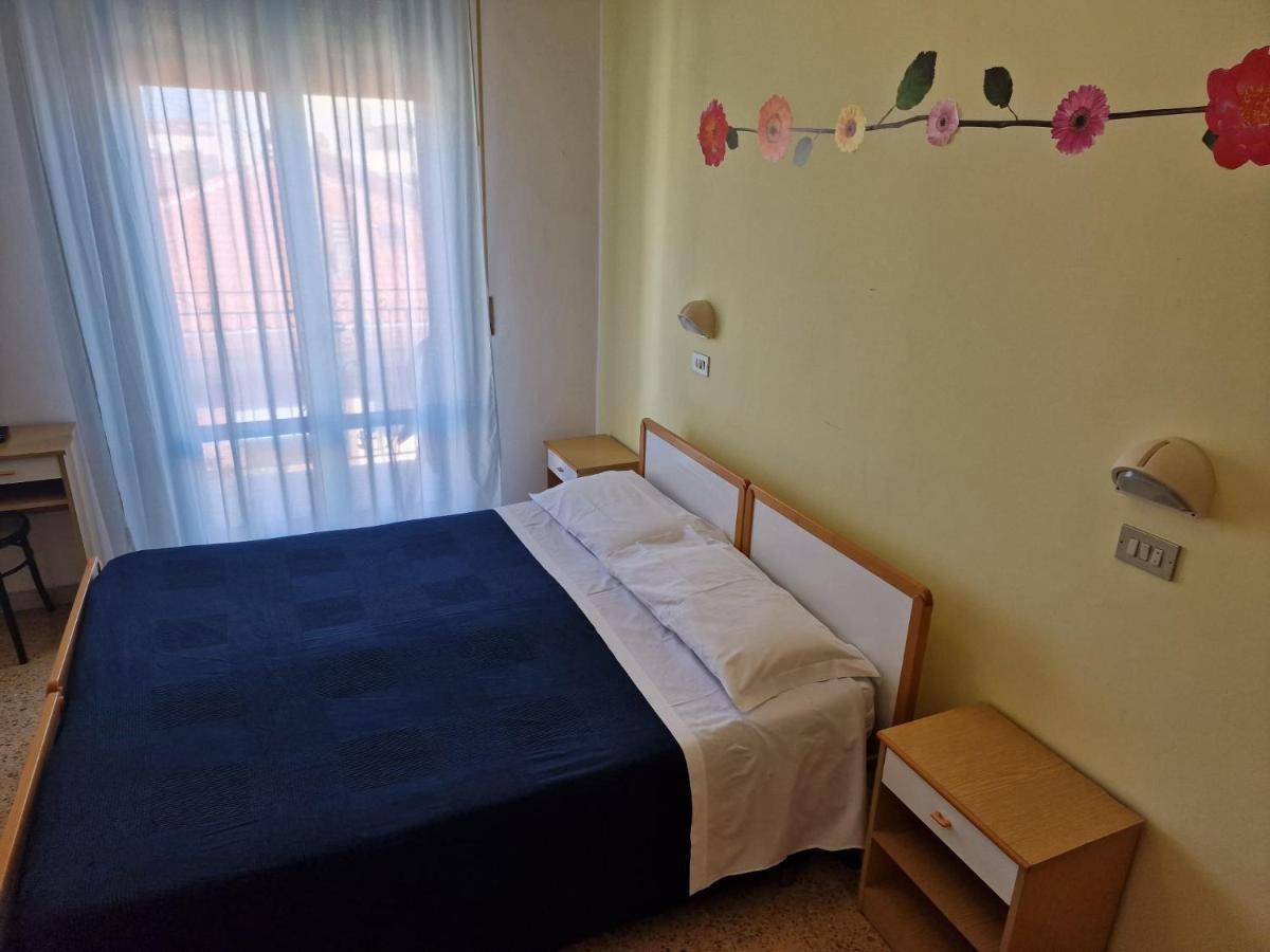 Hotel Clara Rimini Esterno foto