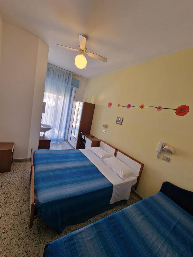 Hotel Clara Rimini Esterno foto