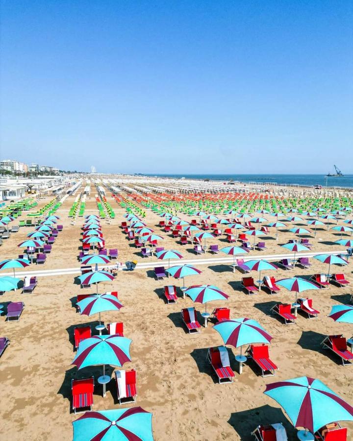 Hotel Clara Rimini Esterno foto