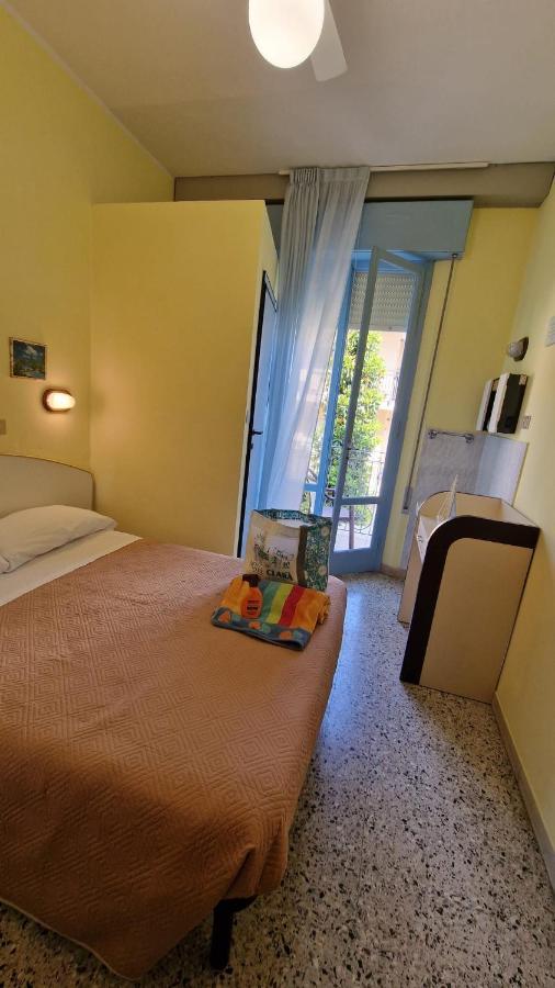 Hotel Clara Rimini Esterno foto