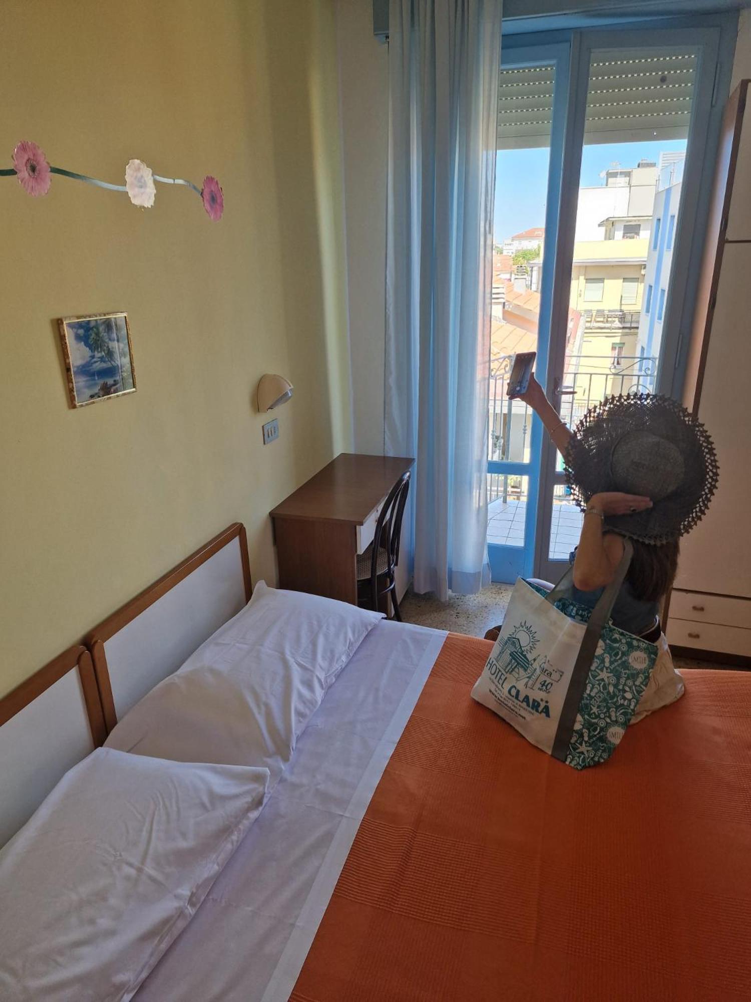 Hotel Clara Rimini Esterno foto